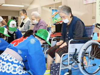 特別養護老人ホーム 福寿荘 足湯が行われました